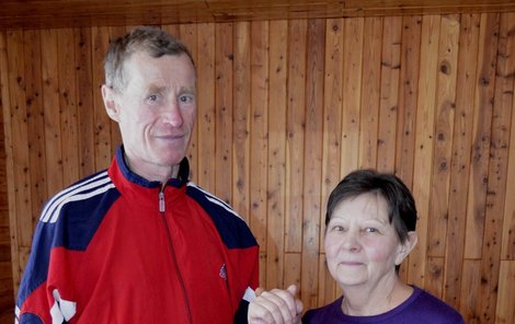 Antonín Čermák (63) z Hrozňatova na Chebsku porazil rakovinu. Největší oporou v nemoci mu byla manželka Jana (67).