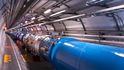 Velký hadronový urychlovač částic na francouzsko-švýcarských hranicích.