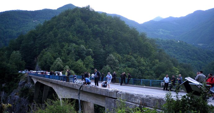 Most nedaleko černohorského kláštera Morača: Došlo zde k tragické nehodě autobusu