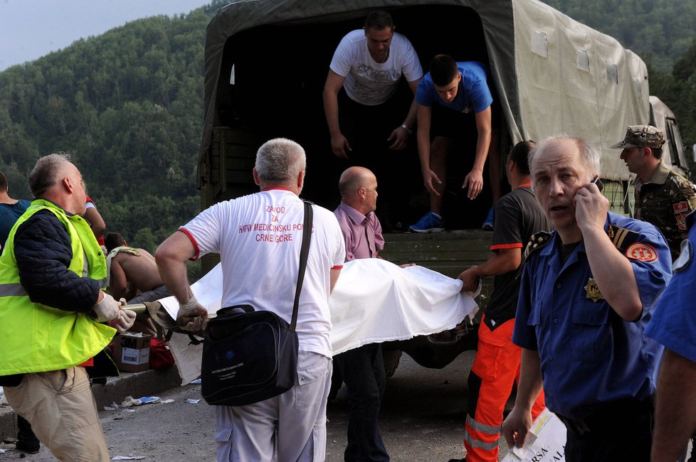 Postupně se upřesňuje počet obětí, kterých budou až dvě desítky