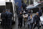 V Černé Hoře bylo během voleb zadrženo asi dvacet srbských a černohorských občanů, mimo jiné i někdejší šéf srbských zvláštních policejních sil.