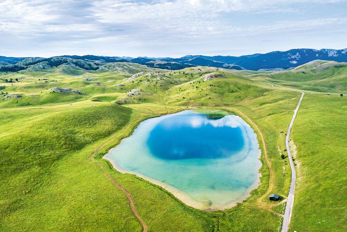 Jezero Vražje z ptačí perspektivy Jezero Vražje z ptačí perspektivy