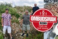 Nerovný boj občanů Vedrovic proti černé skládce i starostovi: Co radí Ombudsman Blesku?