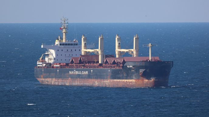 Lodě v Černém moři převážející ukrajinské obilí (6.8.2022)