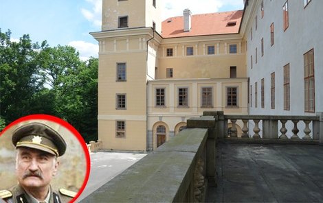 Slavný balkon, ze kterého ve filmu velel praporu major Haluška zvaný Terazky.