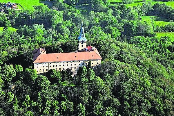 Film se natáčel na zámku Zelená Hora u Nepomuku.