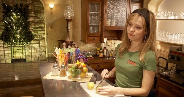 Lucie Černíková alias Dorka v Ordinaci. Zatímco Lucie má holčičku, její postava v první řadě seriálu o miminko přišla.