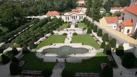Zpřístupněny veřejnosti byla také přilehlá ministerská zahrada Černínského paláce