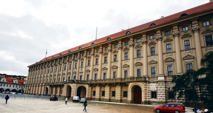 Palác slouží jako hlavní úřad diplomacie od vzniku Československa v roce 1918