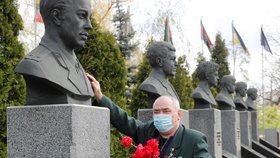 Lidé si připomínají výročí černobylské katastrofy.