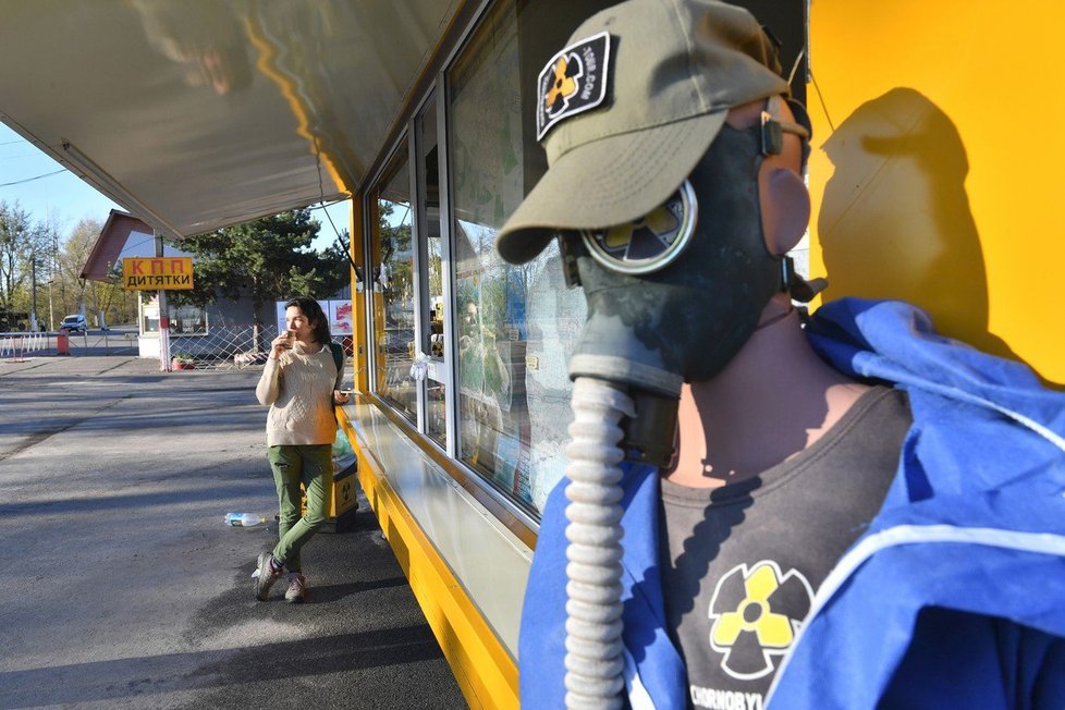 Ačkoli je ukrajinský Černobyl jedním z nejradioaktivnějších míst na zemi, míří tam tisíce turistů.