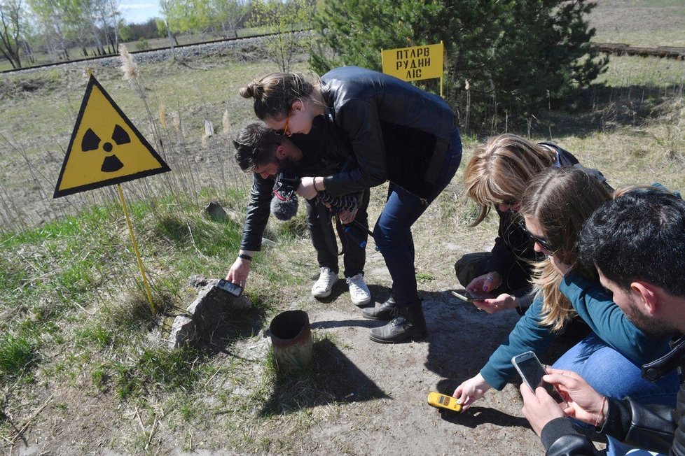 Ačkoli je ukrajinský Černobyl jedním z nejradioaktivnějších míst na Zemi, zavítají tam ročně tisíce turistů.