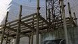 v rozestavěných chladicích věží dalších reaktorů v Černobylu
