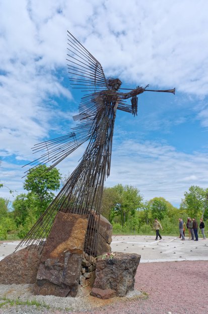 monument anděla v centru městečka Černobyl