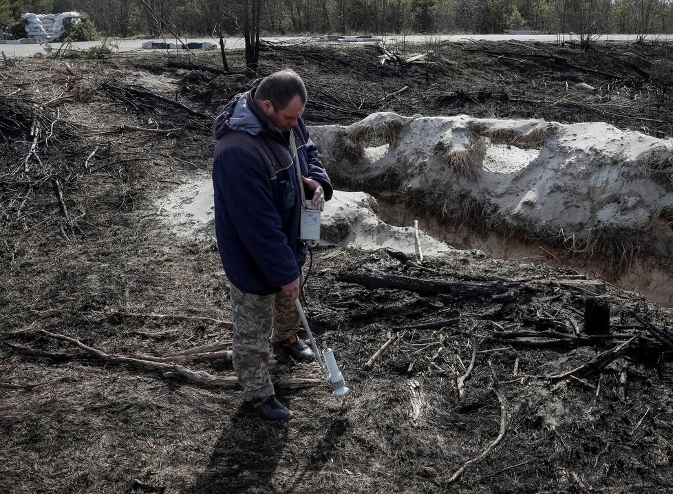 Rusové kopali zákopy v Rudém lese, nejradioaktivnějším místě na světě.
