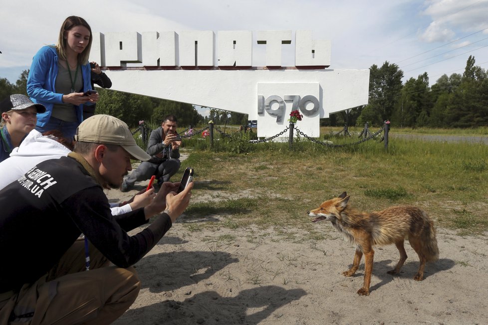 Ačkoli je ukrajinský Černobyl jedním z nejradioaktivnějších míst na Zemi, míří tam tisíce turistů.