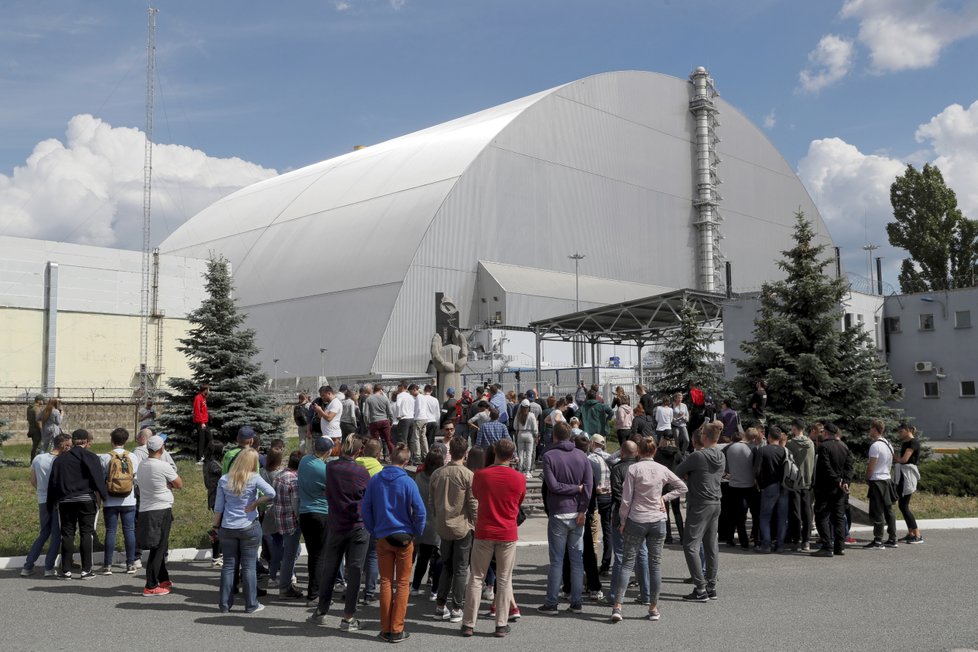 Ačkoli je ukrajinský Černobyl jedním z nejradioaktivnějších míst na zemi, míří tam tisíce turistů.