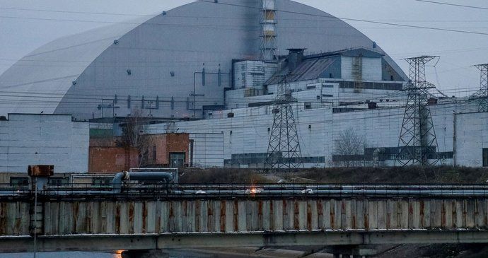 Černobyl je opět bez proudu. A Rusové plánují výbuch u Záporožské elektrárny, varuje Ukrajina