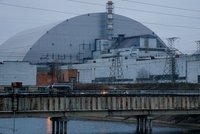 Černobyl je opět bez proudu. A Rusové vyhodili do povětří munici u Záporožské elektrárny, tvrdí Ukrajina