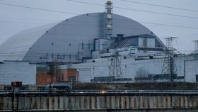 Černobyl je opět bez proudu. A Rusové vyhodili do povětří munici u Záporožské elektrárny, tvrdí Ukrajina