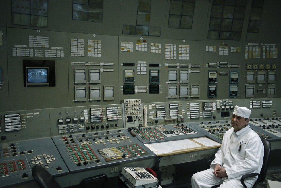 Druhý reaktor byl odstaven naopak nejdříve, a to pět let po havárii, tedy v roce 1991. Důvodem byl požár, který poškodil budovu druhého bloku. Tento incident naštěstí nijak neohrozil provoz reaktoru, který byl bezpečně odstaven