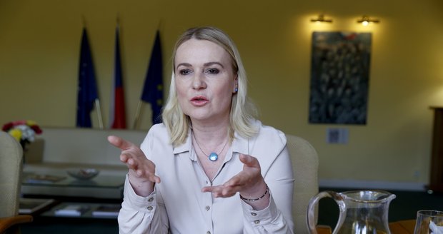 „Špinavý teroristický stát s ubohou armádou vraždící děti!“ Černochová haní Putinovu mobilizaci 