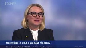Ministryně obrany Jana Černochová (ODS) zpražila moderátora Železného vražedným pohledem