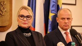 Jana Černochová (ODS) a šéf Vojenského zpravodajství Jan Beroun (5. 1. 2023)