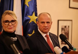 Jana Černochová (ODS) a šéf Vojenského zpravodajství Jan Beroun (5. 1. 2023)