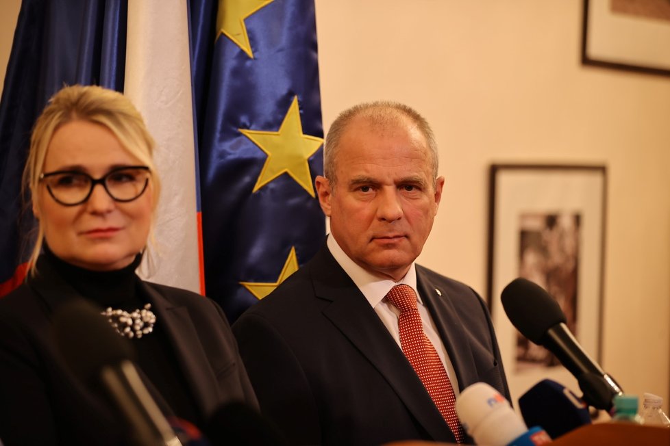 Jana Černochová (ODS) a šéf Vojenského zpravodajství Jan Beroun (5. 1. 2023)