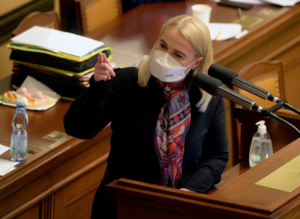 Poslankyně Jana Černochová (ODS) hovoří 18. prosince 2020 v Praze na schůzi Poslanecké sněmovny, která pokračovala v projednávání návrhu státního rozpočtu na rok 2021.
