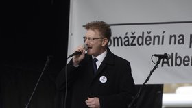 Marek Černoch zpíval během oslav 17. listopadu loni na Albertově hymnu.