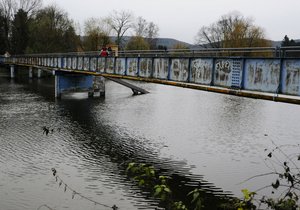 Lávka mezi Černošicemi a pražskými Lipenci byla znovu otevřena.