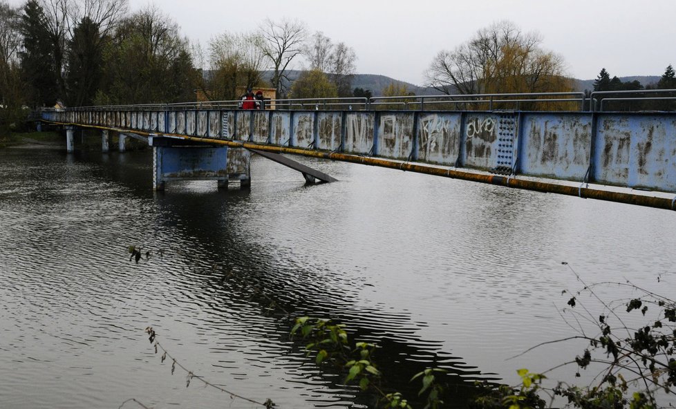 Lávka mezi Černošicemi a pražskými Lipenci byla znovu otevřena.