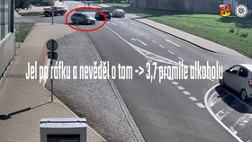 Řidič na Královéhradecku kličkoval po silnici a pokračoval v jízdě i bez pneumatiky.
