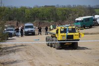 Dítě zemřelo pod koly náklaďáku na závodech na Kladensku: Policie případ šetří jako usmrcení z nedbalosti
