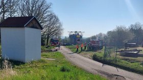 Nákladní vlak srazil na přejezdu na Českobudějovicku auto: Řidič osobáku nepřežil