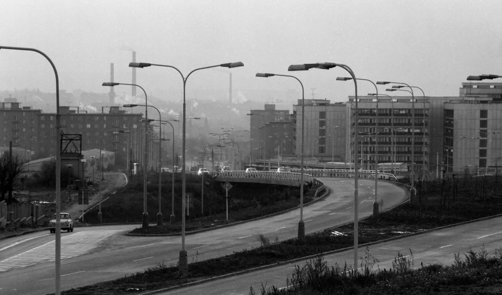 Křížení Kolbenovy, Chlumecké a Poděbradské ulice (1978).