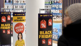 Češi utratili při Black Friday miliardy. Obchody „kouzlily“ se slevami, posvítí si na ně ČOI 