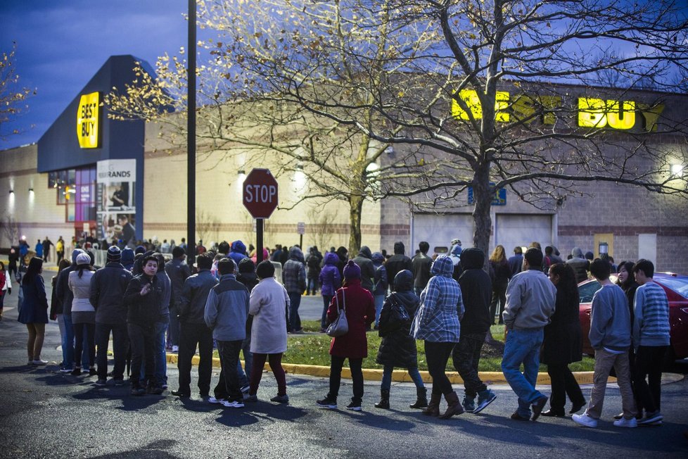 Nákupní horečka v USA: Tak vypadá Black Friday v zámoří