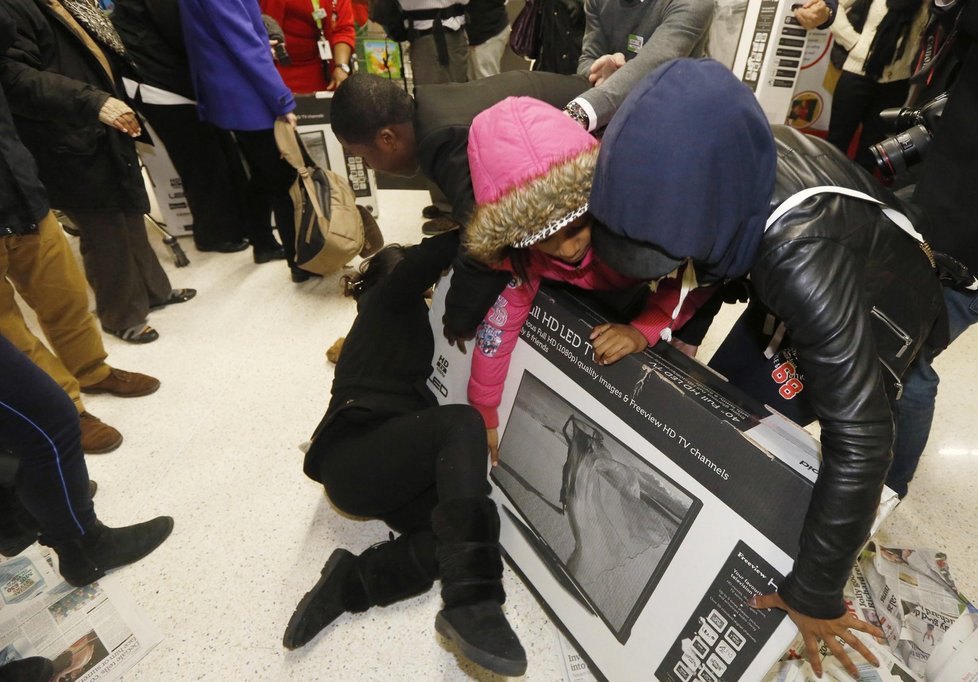 Nákupní horečka v USA: Tak vypadá Black Friday v zámoří