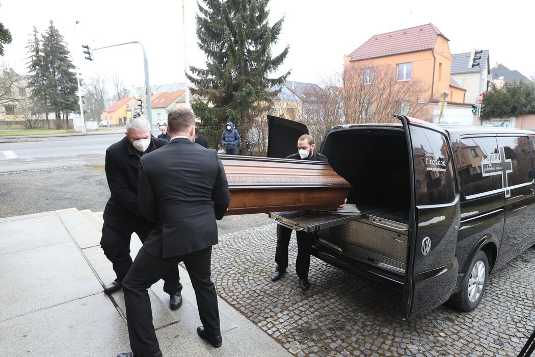 Rozloučení s Otou Černým (†77) v kladenském kostele svatého Václava