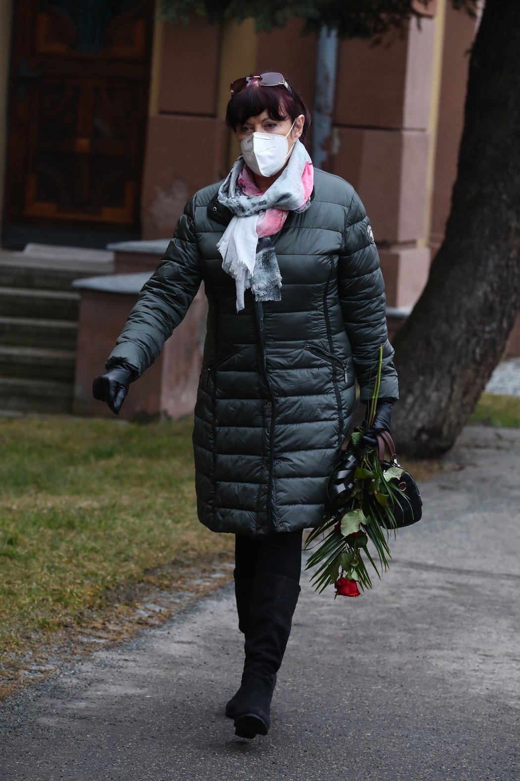 Posledního rozloučení s Otakarem Černým (†77) se účastní desítky lidí.