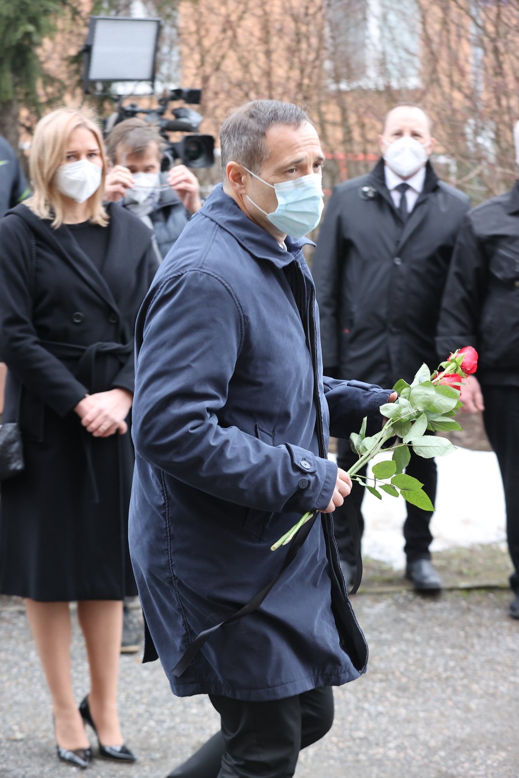 Na poslední rozloučení s Otakarem Černým (†77) dorazily desítky lidí včetně Pavla Zuny..