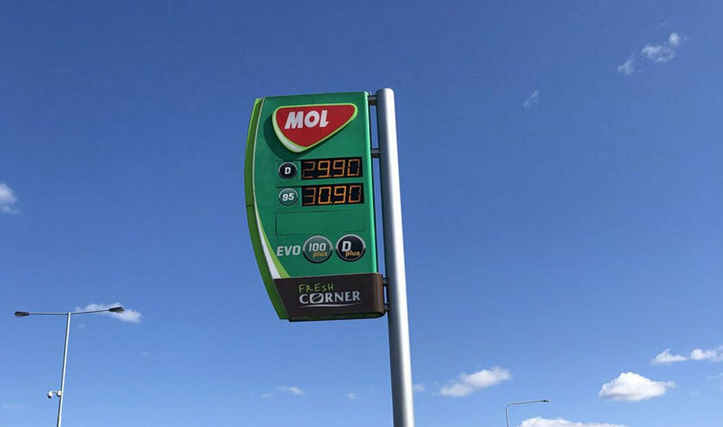 Ministerstvu financí se nelíbí vysoká cena paliv u společností PKN Orlen a MOL, kterou nechtějí snížit, přestože oproti minulým rokům mají několikanásobné marže.