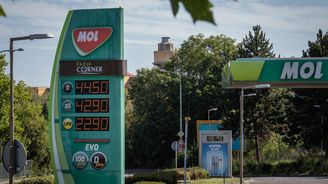 Konec regulace zvedl ceny paliv. Nafta během týdne zdražila téměř o pět korun Konec regulace zvedl ceny paliv. Nafta během týdne zdražila téměř o pět korun