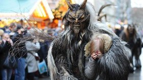 Strašidelný Krampuslauf. Čerti jsou jako živí