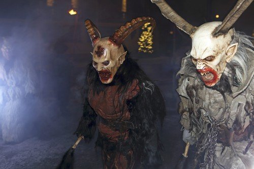 Krampus je děsivé vánoční monstrum, které pojídá děti.