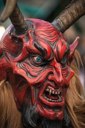 Strašidelný Krampuslauf. Čerti jsou jako živí