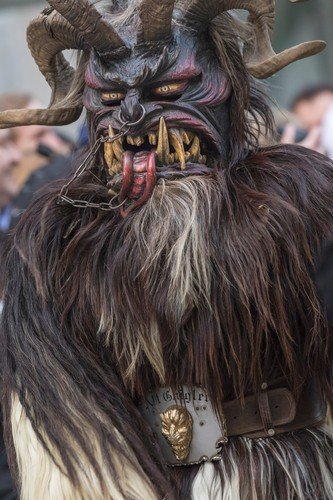 Strašidelný Krampuslauf. Čerti jsou jako živí